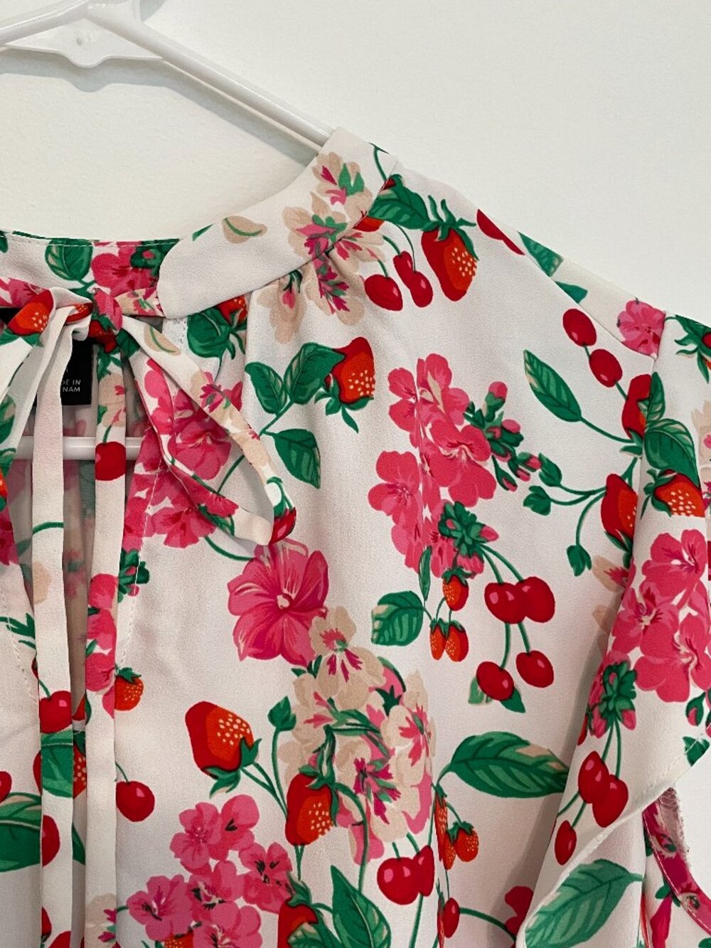 ANN TAYLOR Floral Mixed Media Ruffle Sleeve Tie Neck Shell Top White Strawberry - Picture 7 of 16